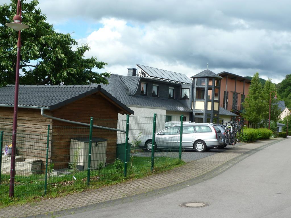 Hotel Gaestehaus Spross Veldenz Exterior foto