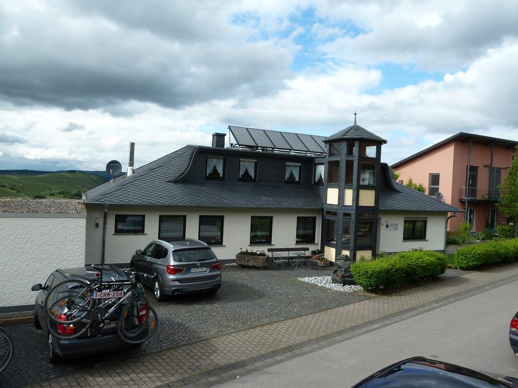 Hotel Gaestehaus Spross Veldenz Exterior foto